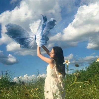 戴脚镣的女孩